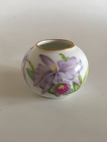 Royal Copenhagen Art Nouveau Vase i overglasur med blomster motiv