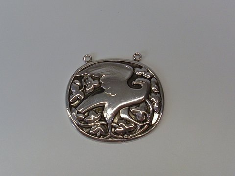 Georg Jensen vedhæng, ørn i relief no. 101.Produceret mellem 1930-45.
