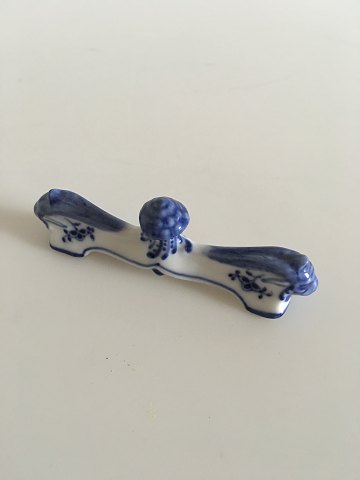 Royal Copenhagen Blue Fluted Plain Knife Rest No. 135