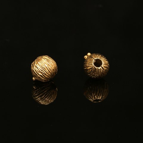 Ole Lynggaard, 14ct gold, sphere shaped locking 
mechanism