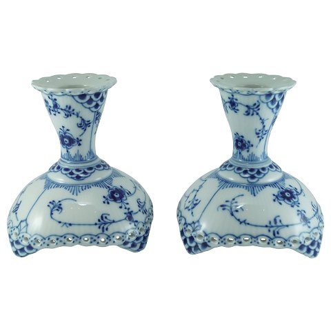 Royal Copenhagen, musselmalet helblonde; Par lysestager af porcelæn #1138