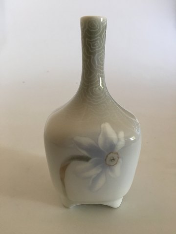 Royal Copenhagen Art Nouveau Vessel Vase No. 200/135 med Påskelilje dekoration