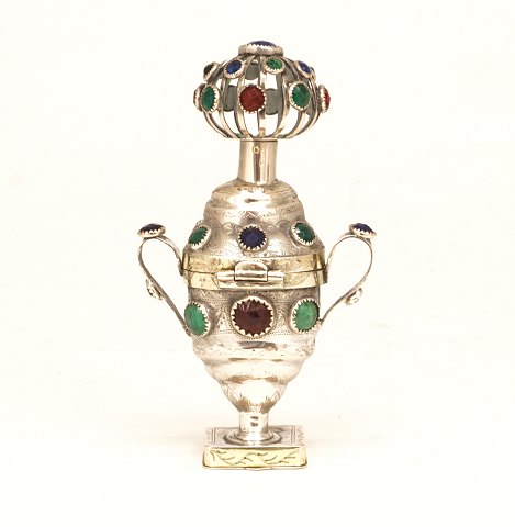 A Danish vinaigrette, silver. G. F. Biehl, 
Sonderburg, Denmark. H: 12cm