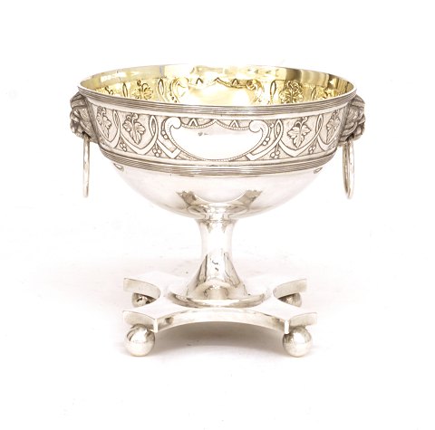 Kräftige Empire Zuckerschale asu Silber. 
Kopenhagen um 1817. H: 12,5cm. G: 332gr