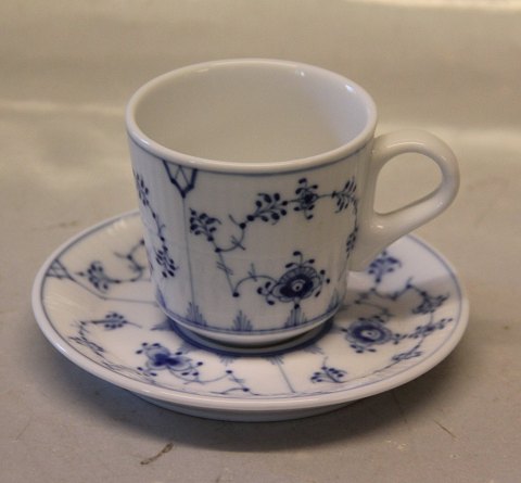 Kongelig Dansk Porcelæn Musselmalet 051-052-1 Espressokop 6 x 6 cm 9 cl  051 med 
underkop 11,4 cm 052 (1021119)