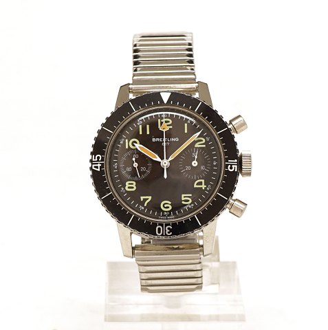 A very rare military watch: Breitling 817 Folgore 
40. This watch was made 1975 for the helicopter 
pilots of the Italian Army. It is one of the rare 
40 pieces sold by the Italian government few years 
ago. D: 39,5mm. Original bracelet