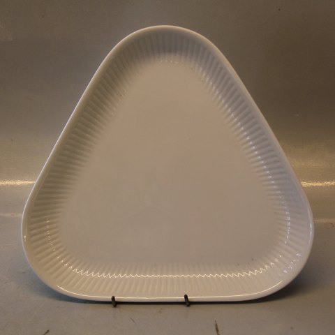 14083 Cake dish, triangular 24 cm / 9 2/5" Royal Copenhagen  Georgiana 
