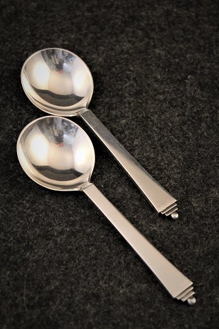 Georg Jensen "Pyramide"sølv bestik - sterlingsølv / bouillon ske , længde : 
13cm.