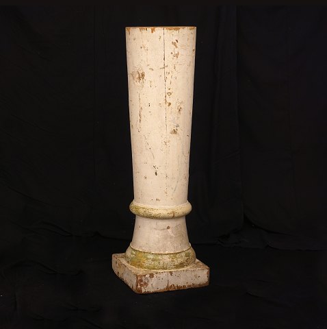 Original mid 19th century pedestal. Denmark circa 
1860. H: 107cm