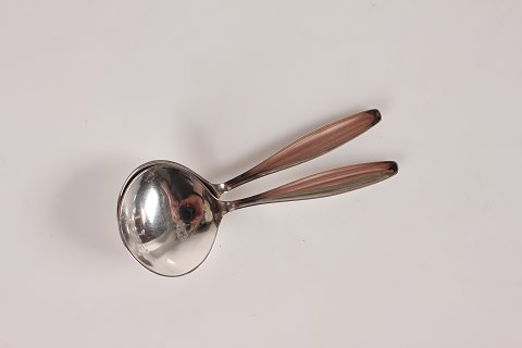 Georg Jensen
Cypres
Marmeladeskeer
L 10,8 cm