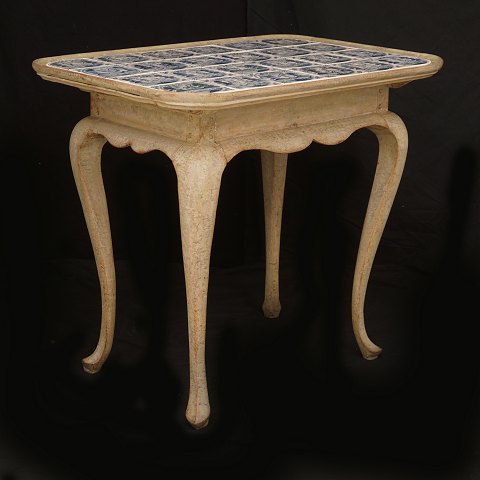 A Rococo tile top table. Denmark circa 1760. H: 
76cm. Platte: 85x60cm