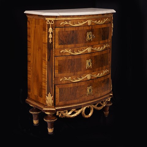 A Northgerman walnut veneered commode with marble 
top and gilt ornaments. Altona circa 1780. H: 
97cm. W75cm. D: 40cm