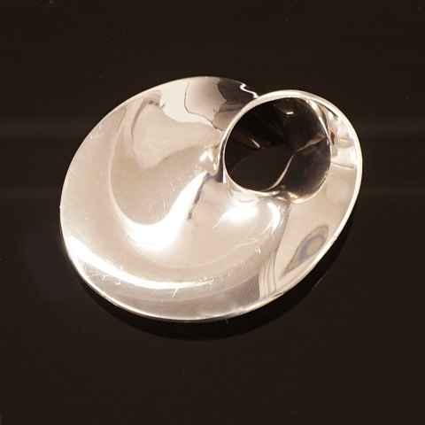 Torun Bülow Hübbe for Georg Jensen: Stor broche i 
sterlingsølv. #374. Mål: 6,8x5,9cm