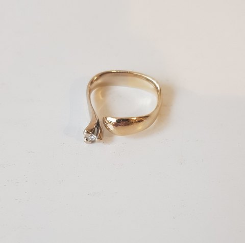 Solitaire ring i 14kt hvidguld & rødguld med brillant på 0,10ct