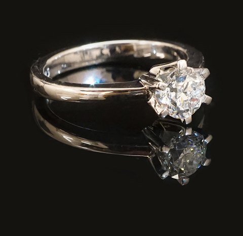 14kt Weissgold Solitairering mit einem Diamanten 
von 1,01ct. Ringgr. 57. Wird mit Zertifikat 
geliefert