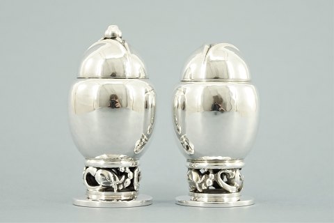 Georg Jensen; Magnolia salt og peber sæt af sterling sølv #2A