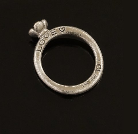 Charlotte Lynggaard Love ring i 14kt hvidguld med 
brillant. Ringstr. 53