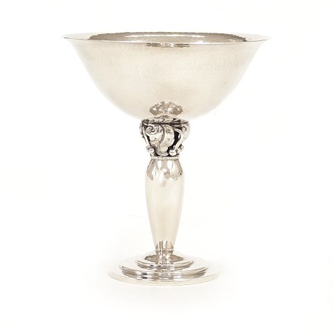 A sterligsilver tazza by H. Wilhelm F. Jensen, 
1970-91. H: 16,3cm. W: 247gr