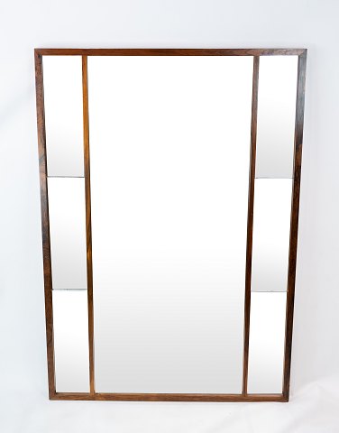 Mirror in rosewood of danish design from the 1960s.
5000m2 showroom.
