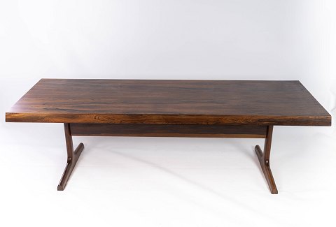 Sofabord i palisander med shaker ben af dansk design fra 1960erne.
5000m2 udstilling.
