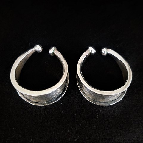 Anette Kræn; Ear rings made in silver