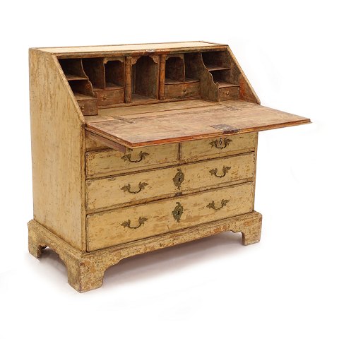 Mid 18th century Swedish bureau. Sweden circa 
1760. H: 103cm. W: 104cm. D: 89cm