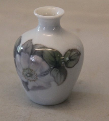 173-395 RC Vase with fruit flower 8.5 cm Royal Copenhagen 
