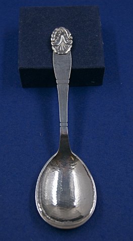 Dansk sølvbestik, serveringsske 18,5cm fra 1936 i let hammerslået sølv