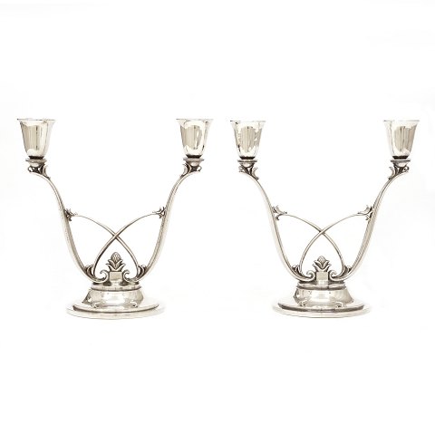 Pair of Georg Jensen sterlingsilver candelabra 
designed by Harald Nielsen. #619. H: 16,8cm. W: 
833gr