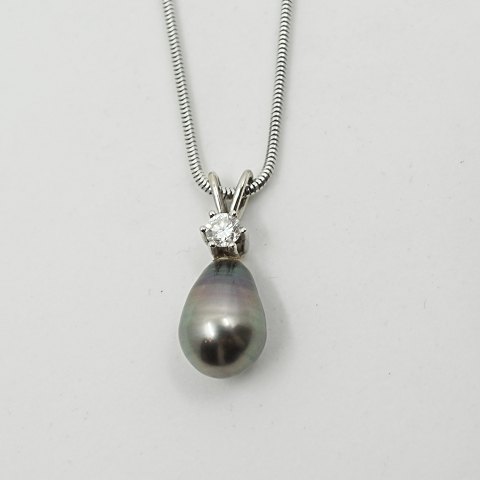 Necklace of 14k white gold with Tahitian pearl and diamond