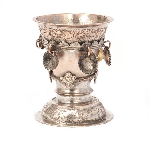 Kleiner wahrscheinlich norwegischer silber Becher 
um 1720-40. H: 6,5cm