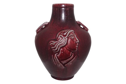 Royal Copenhagen keramik af Jais Nielsen
Vase med okseblodsglasur