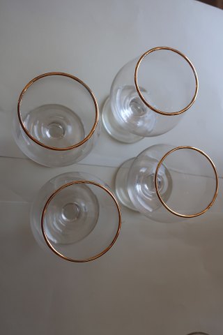 Cognacglas med guldkant
H: 9cm
Fra 1950-erne
Haves: 4 stk.
Sælges helst samlet