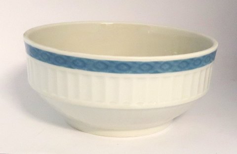 Royal Copenhagen. Blå Vifte. Rund skål. Model 11567. Diameter 23,5 cm. Højde 
10,5 cm. Pæn velholdt (3 sortering)