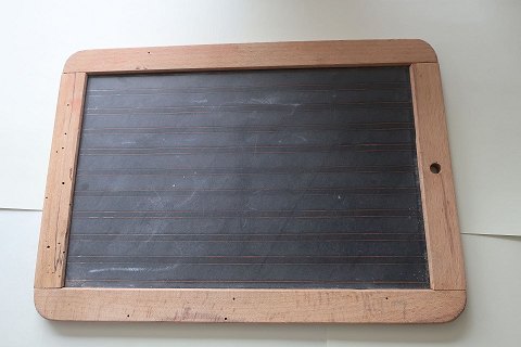 Gammel skole tavle af skifer med ramme af træ