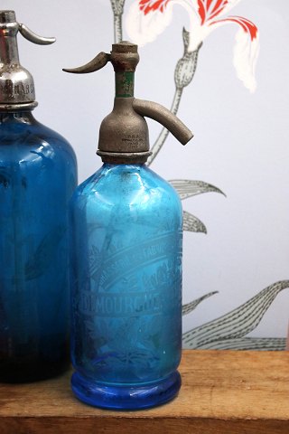 Decorative, rare French mini glass siphon from the early 1900s in turquoise 
blue...
