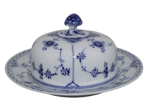 Blue Fluted Half Lace
Lidded bowl for nutter with platter