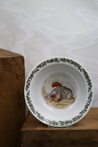 Small bowl from Royal Copenhagen with Christmas motif of a gnome and a cat...
