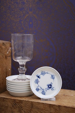 Royal Copenhagen glass tray in Fluted Blue Plain.
1/2185...