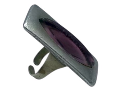 Jørgen Jensen PewterLarge ring with purple glass stone