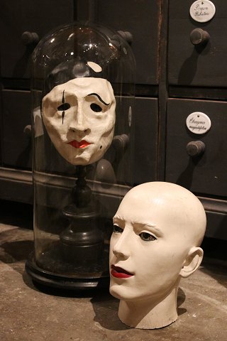 Decorative, old "Clown" head in painted papier-mâché with fine patina...