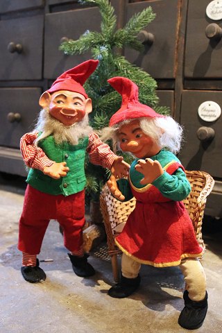 2 old shop elves with felt clothes and faces in painted papier-mâché. (Mother 
and Father)...