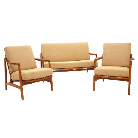 Tove & Edvard Kindt Larsen møbelsæt med sofa og to armstole fremstillet af France and Daverkosen med stel i eg og teak. Design Tove & Edvard Kindt Larsen