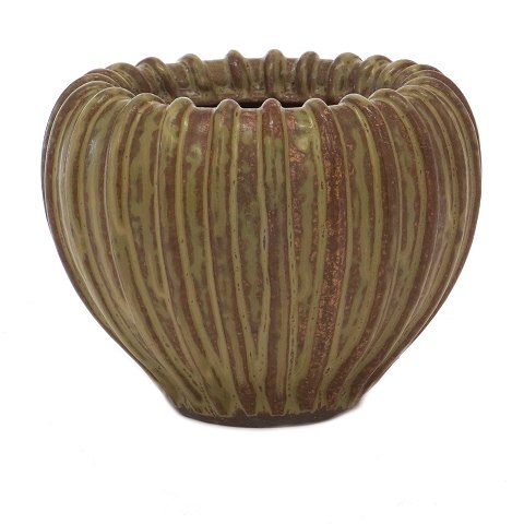 Arne Bang Denmark stoneware vase. Signed. H: 10,5cm. D: 13cm