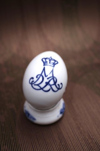 Royal Copenhagen porcelæns æg med Dronning Magrethe II monogram…