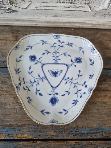 B&G Sommerfugl Kipling med guldkant trekantet fadNo. 40
