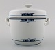 Royal Copenhagen Gemina.
Designer: Gertrud Vasegaard in 1959.
Gravy boat / jam jar with lid, no. 41/14625.