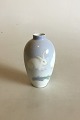 Royal Copenhagen Art Nouveau vase dekoreret med Kaniner No 243/47A