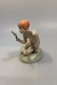 Royal Copenhagen Figur af pige med spejl No 1244. Designet af Gerhard Henning