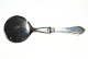 Bernstorff Sølv Tomat server m/ben blad
Længde 21 cm.